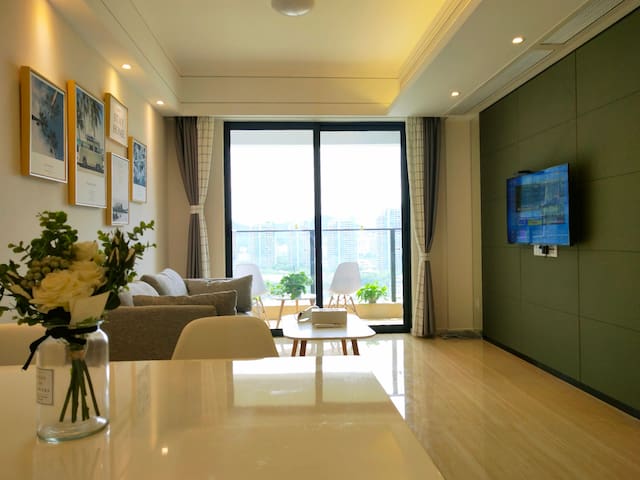 三亚市区高层北欧风一居室 海天盛筵游艇港 大东海 鹿回头 比邻第一市场 海鲜市场 三亚湾 夜市 酒吧