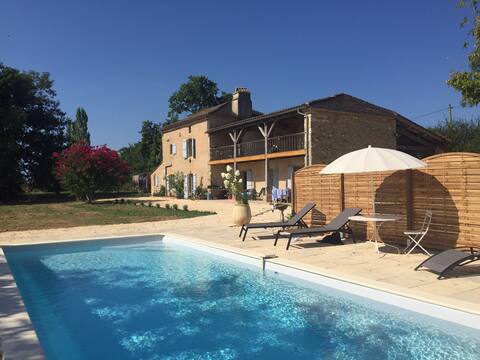 Entire  Beautiful 3 bedroom house with pool