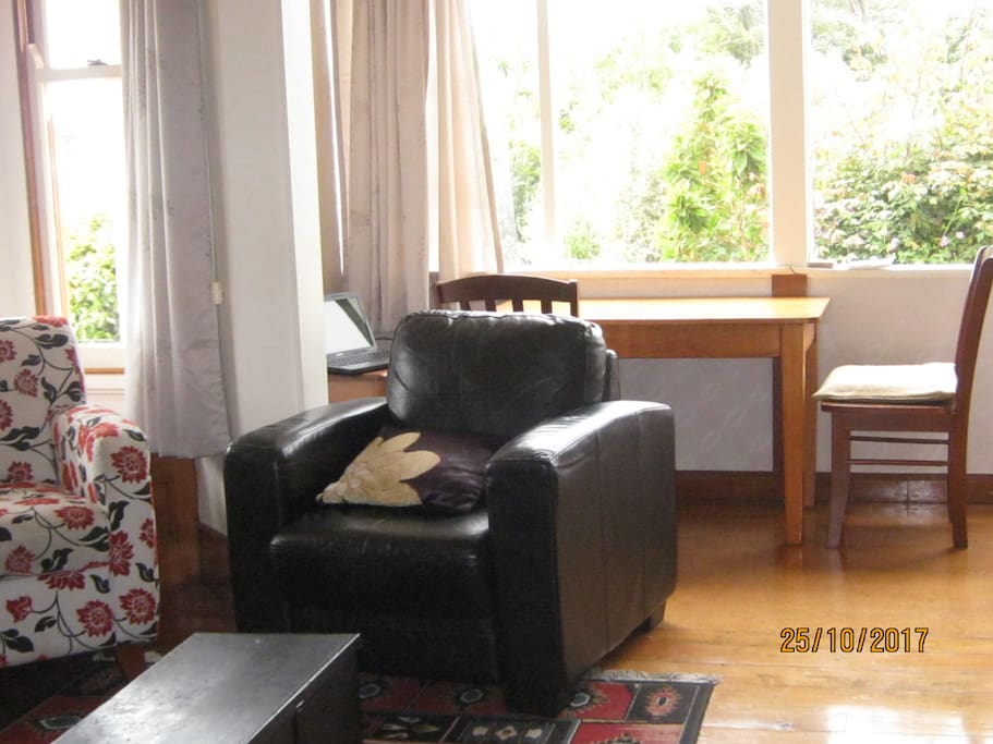 lounge/sunroom