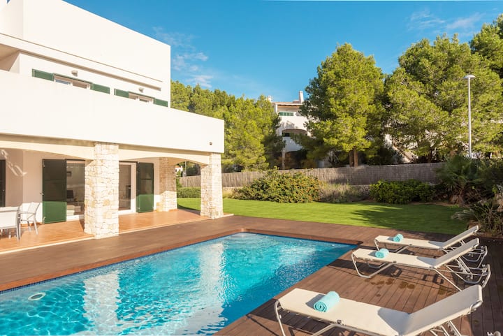 Villa Barbara ★Beach★ private Pool, free AC&WiFi★