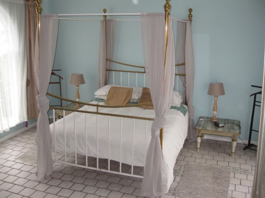 Queen Main en suite
