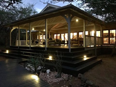 Tunzi Private Lodge