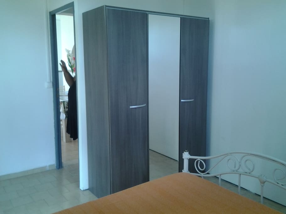 BEDROOM CHAMBRE