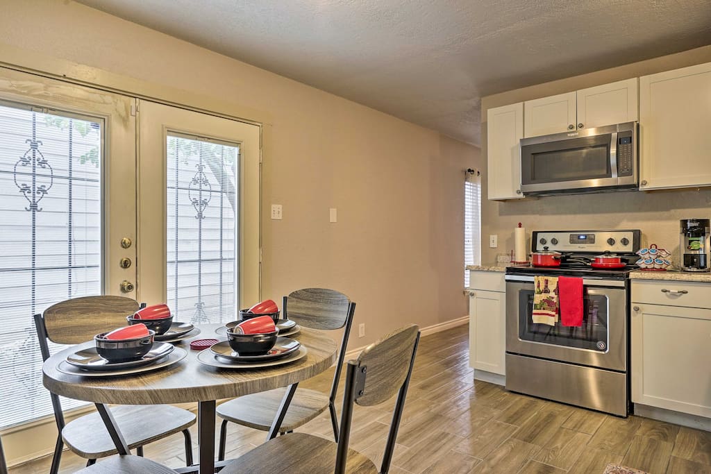 Share home-cooked meals with your loved ones before finishing the night out in the fenced yard.