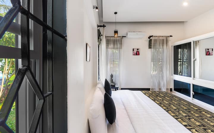 Разгледайте Сием Реап
Готови ли сте да разгледате Сием Реап, както никога досега? Banana Resort Villas е идеалното място да откриете истинската кхмерска култура, с уникална комбинация от модерност и традиции. 