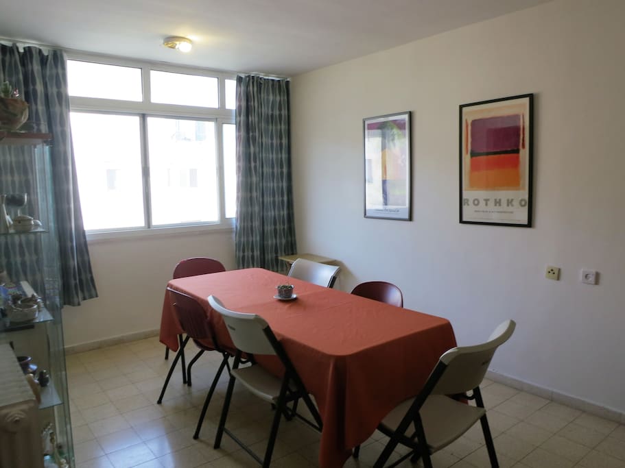 Dining room (extra table and chairs available to seat 12)