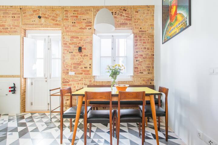 Beautifully Restored Cottage with Patio in Historic Center D gallery image 4