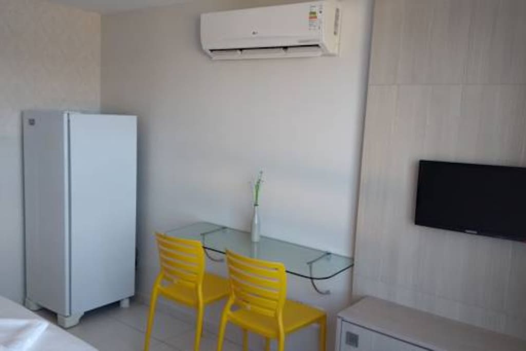 Mesa de trabalho ou refeições