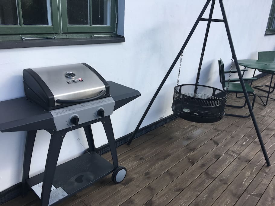 Grill og bålpanne.