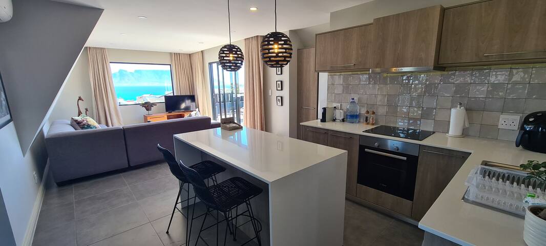 “Thyme Spent” 2bed Penthouse w Spectacular Views gallery image 5