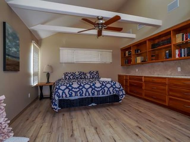 Amazing Luxurious Beach Retreat, Sleeps 10 gallery image 2