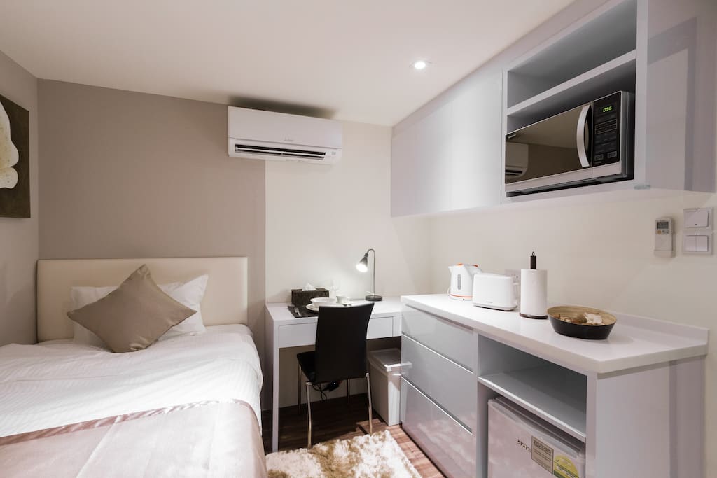 Kitchenette fully equipped with an microwave, portable induction cooker, toaster, kettle and mini fridge
