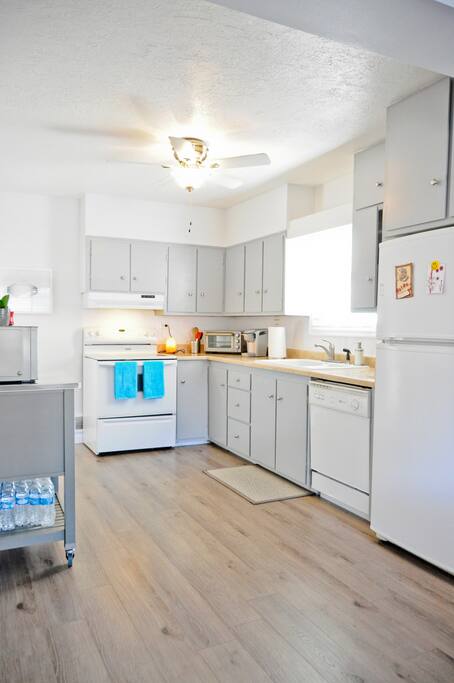 Full kitchen amenities with plates, silverware, blender and even a dehydrator