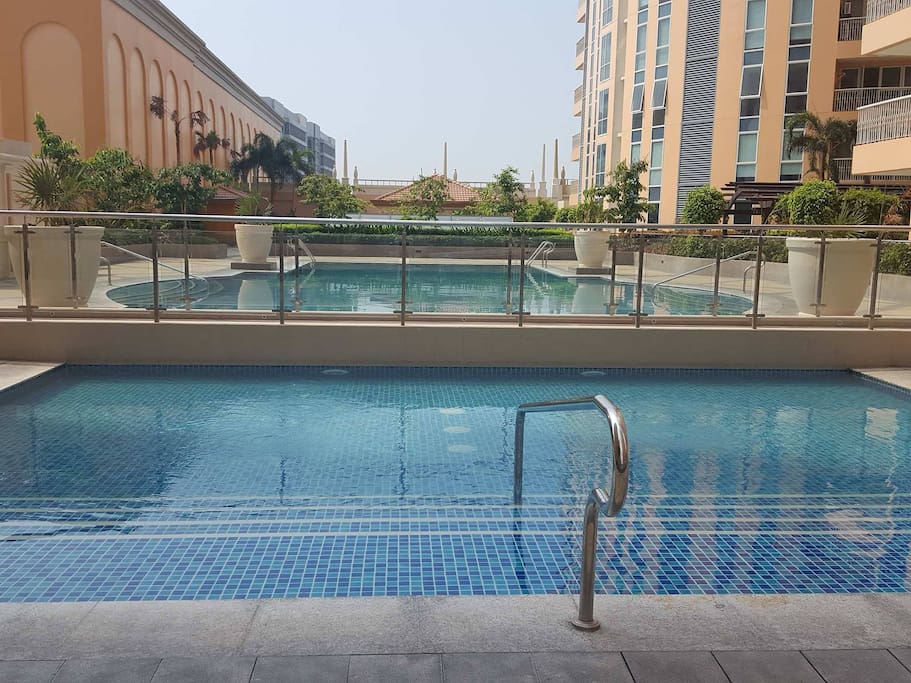2 swimming pools to enjoy summer heat