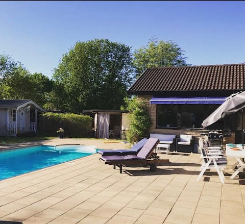 Large villa with pool & garden – family-friendly