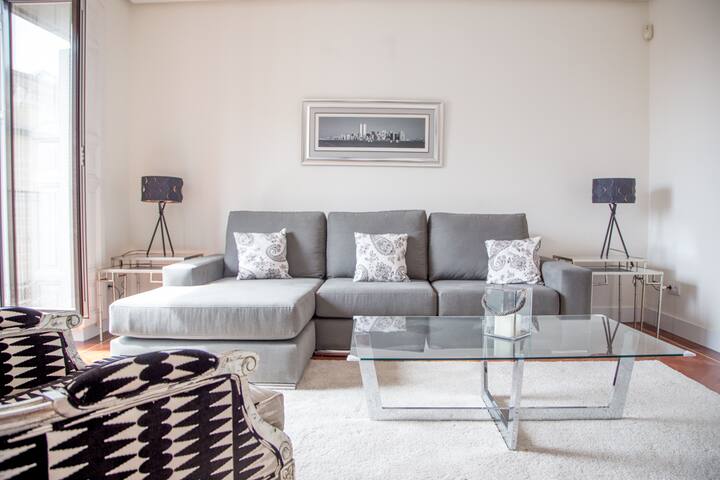 EXCLUSIVE 3 BEDROOMS APARTMENT IN CITY CENTER/SOL gallery image 4