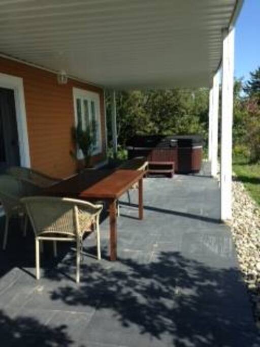 Terrasse RDC et SPA // Patio 1st Floor and Hot Tub