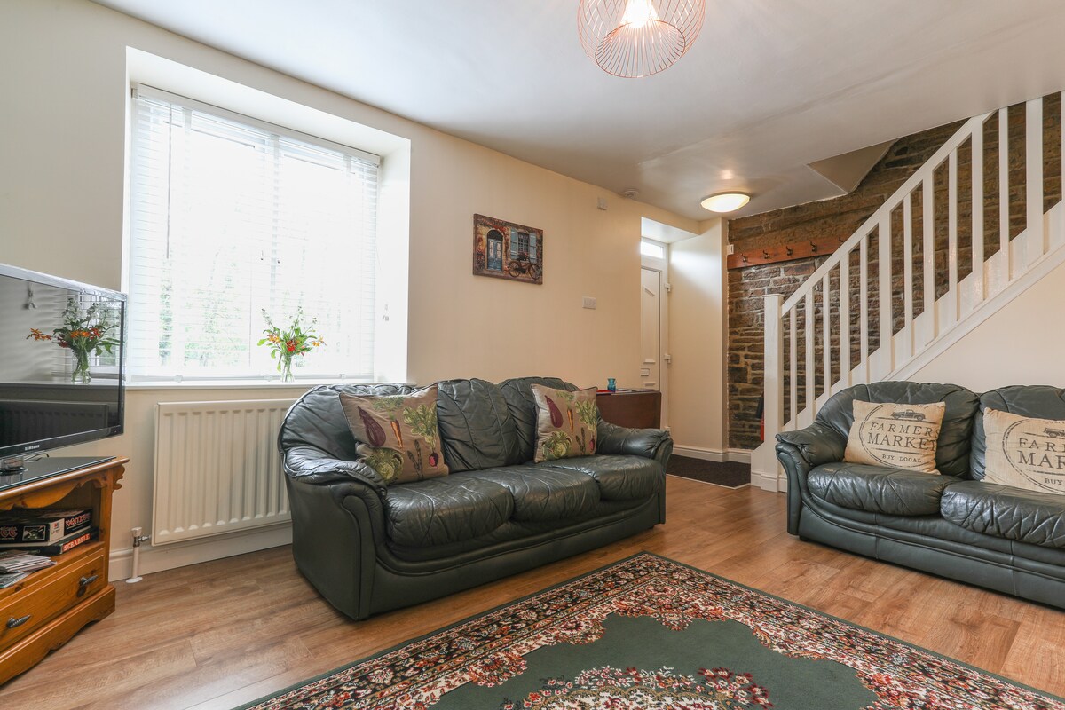 Top performing Airbnb: Smithy Cottage Holmbridge, Holmfirth in Kirklees