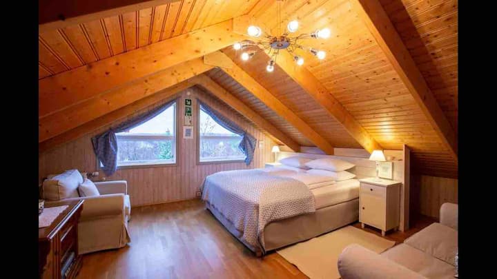 我们的睡眠和放松的阁楼，可以欣赏壮丽的山景。