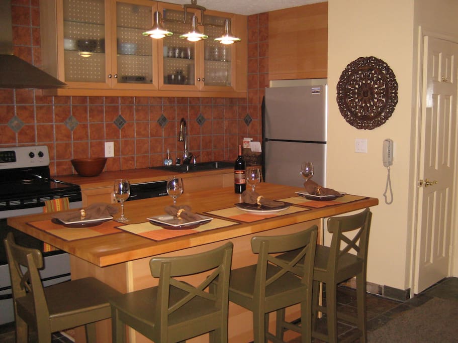 Fully-equipped kitchen with all amenities of home