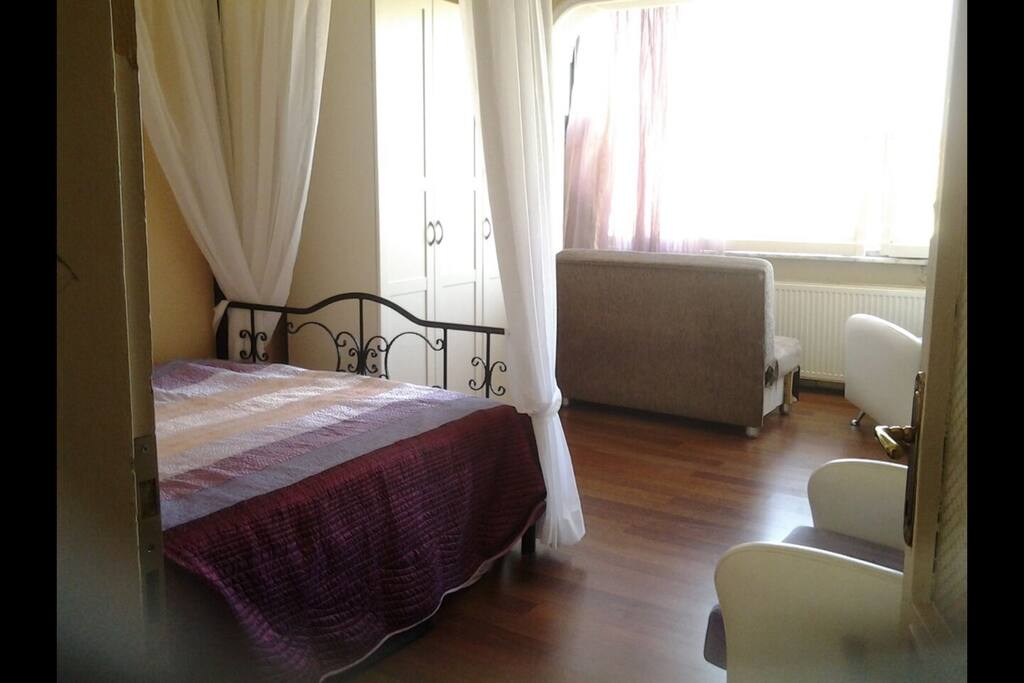 Room with Sultan bed