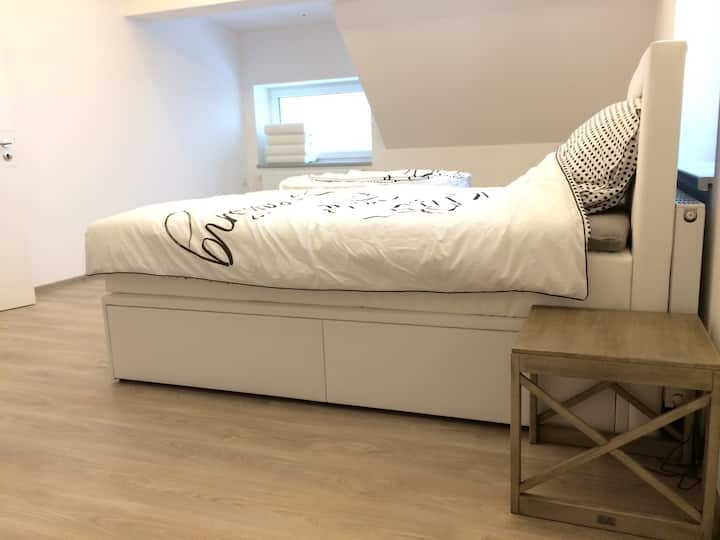 Very spacious bedrooms upstairs