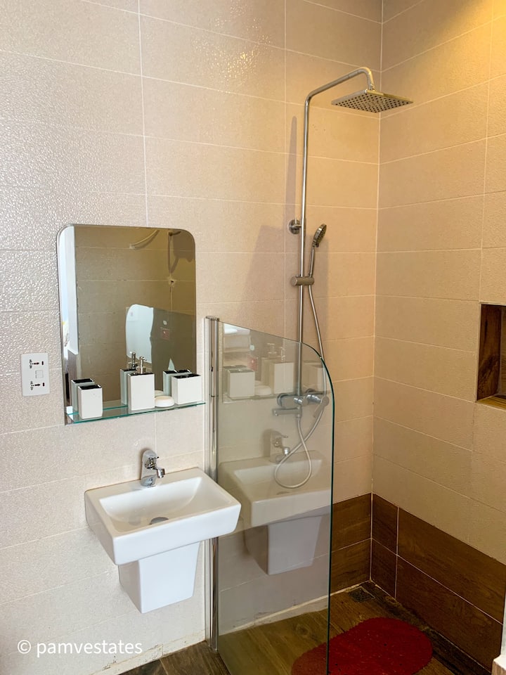Luxury 2 Bedroom Apartment photo 12