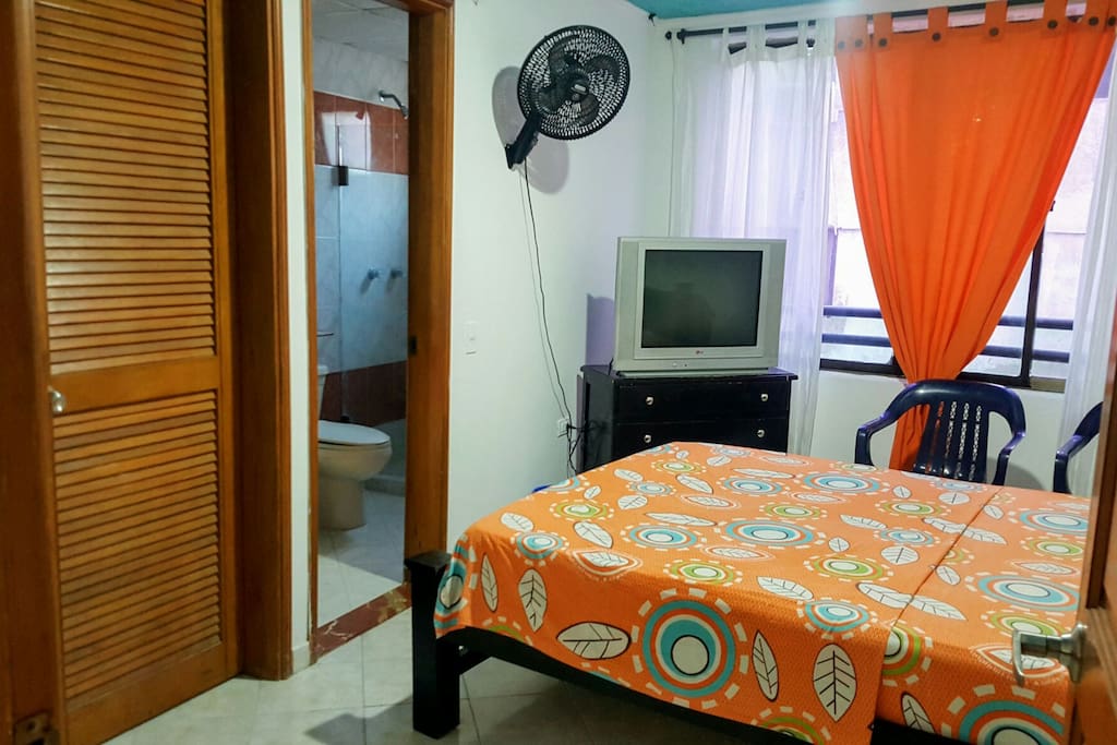 Amplias y comodas habitaciones / Spacious and comfortable rooms.