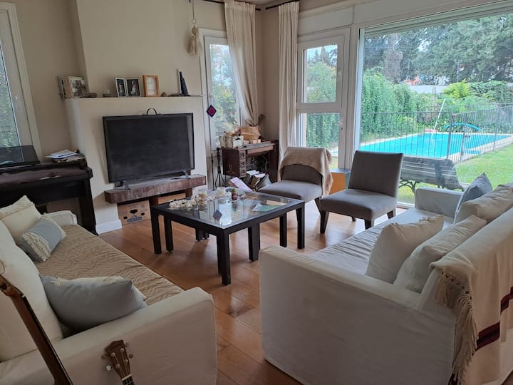 Дом с бассейном в закрытом районе La Horqueta, 3 спальни в Beccar