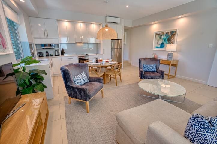 Two Bedroom Hastings Street Rooftop Spa Apartment gallery image 5