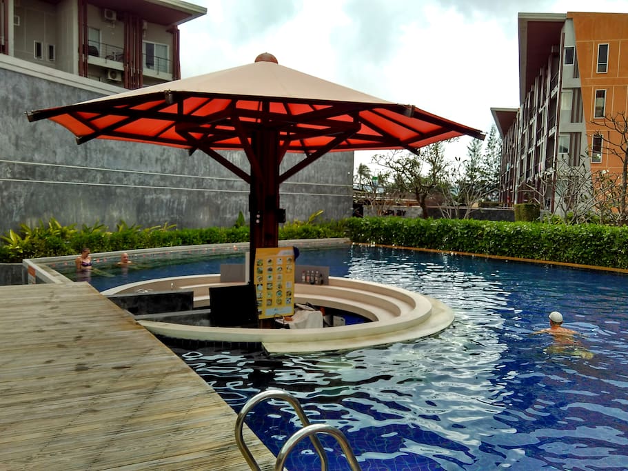 Pool bar