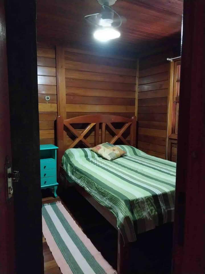 Dhomë gjumi dopio me suitë, shtëpi e sipërme.