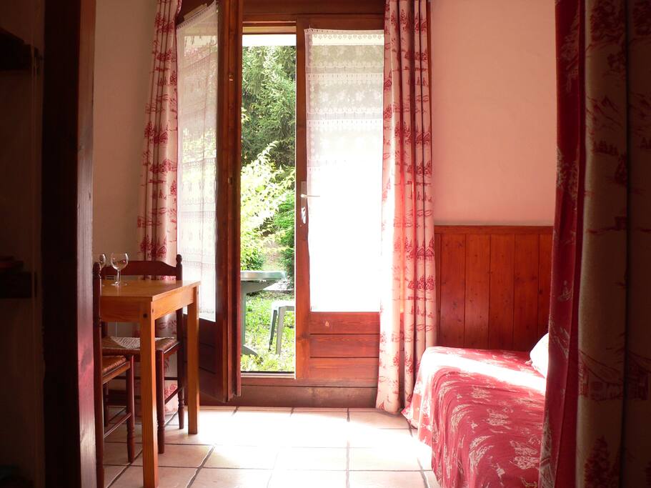 Throw the doors open and let the sunchine in from the garden terrace