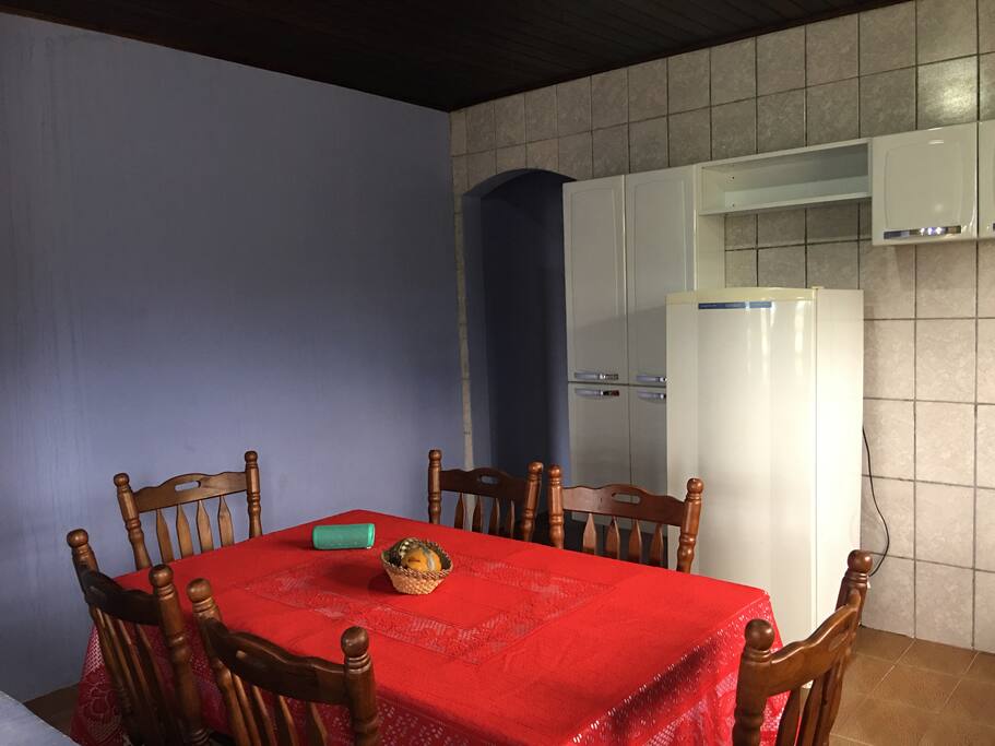 Cozinha c/ microondas para preparo de pratos rápidos