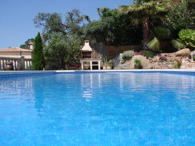 5 bedroom villa on Costa Brava with Large Pool gallery image 3