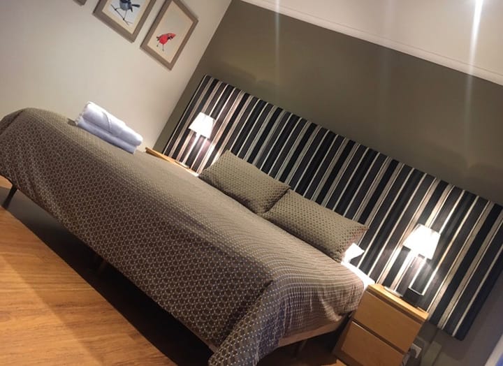 ห้องนอนขนาดคิงไซส์ - ห้องนอน 1
สามารถเปลี่ยนเป็นเตียงเดี่ยว 2 หลังได้ตามคำขอ