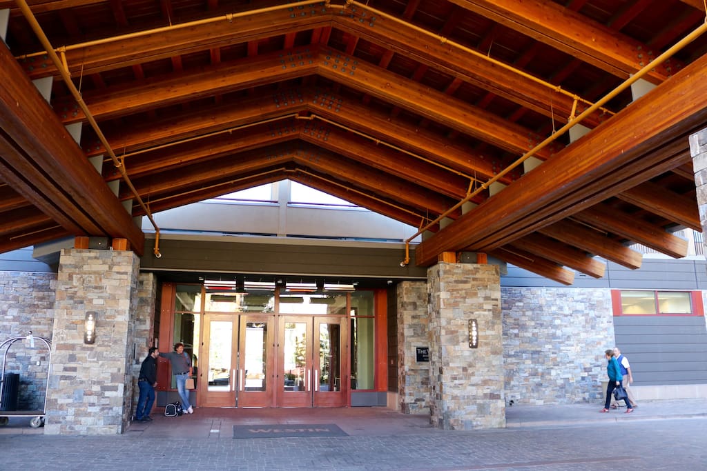 Entry way. Valet Parking.
