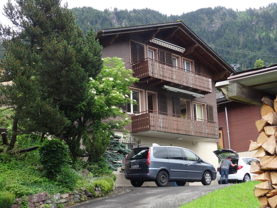 Aussensicht. Wohnung ist im ersten Stock (unterer Balkon)
