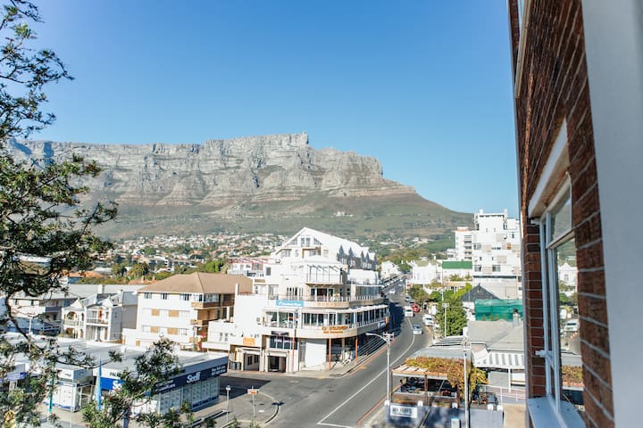 Large Kloof street apartment with parking&wifi