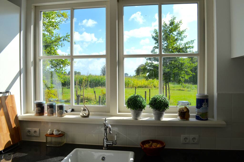 uitzicht vanuit de keuken