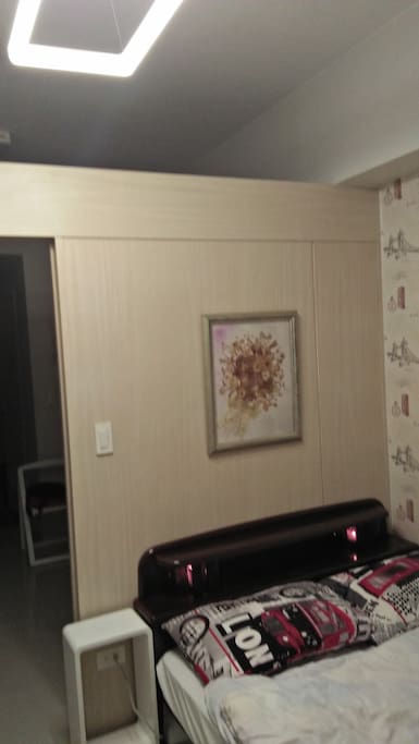 cozy queen size bed with comforter