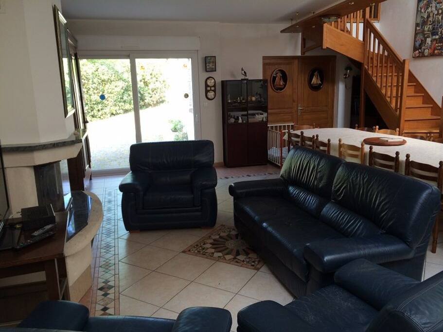 salle de vie avec cheminée