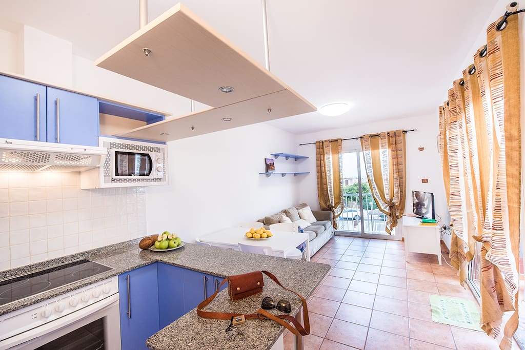 Amplio salón-cocina_living room and kitchen