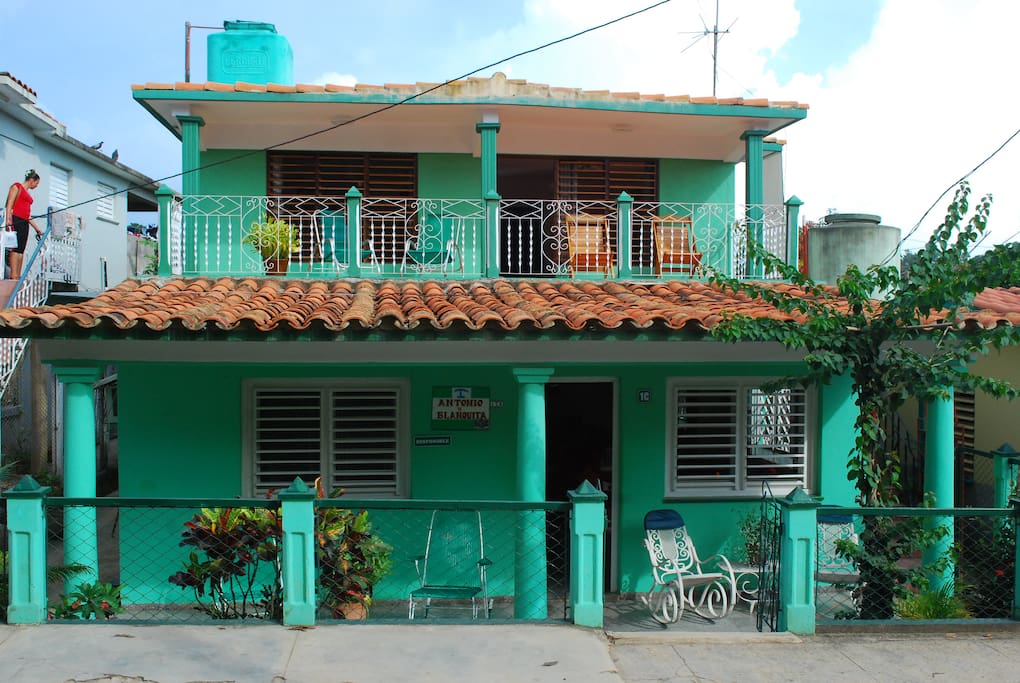 Villa Antonio y Blanquita