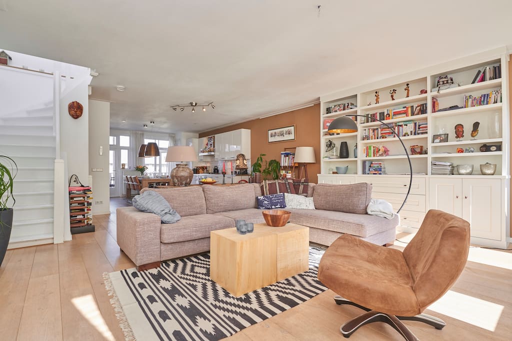Large and well decorated living room