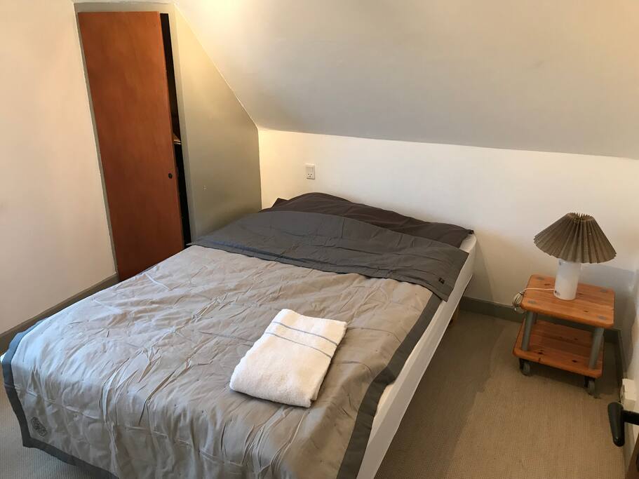 The bed (140 x 200 cm)