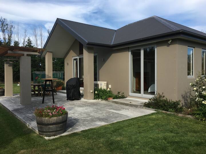 San Dona Cottage Guesthouses for Rent in Ohoka, Canterbury, New