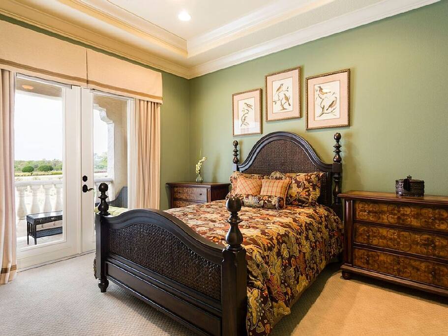 Bedroom,Indoors,Room,Furniture,Chair