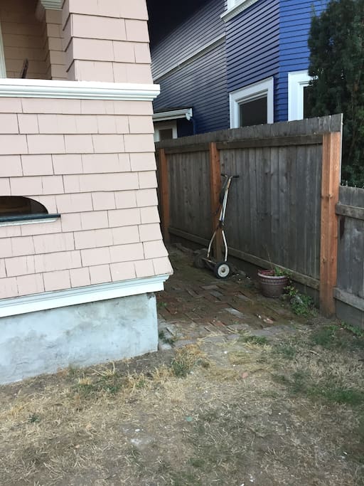 walk around the side