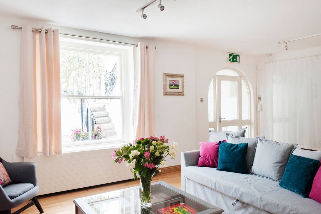 Spacious, super clean, and stylish high-end living room with lots of light.